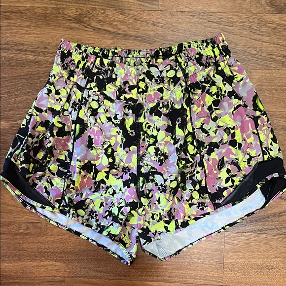 lululemon athletica Hotty Hot HR 4”Multicolor Athletic Shorts bundle size 8 - Picture 5 of 10